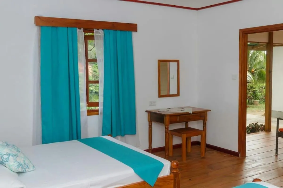 Very Nice And Friendly Bungalow Takamaka Tatil Evi